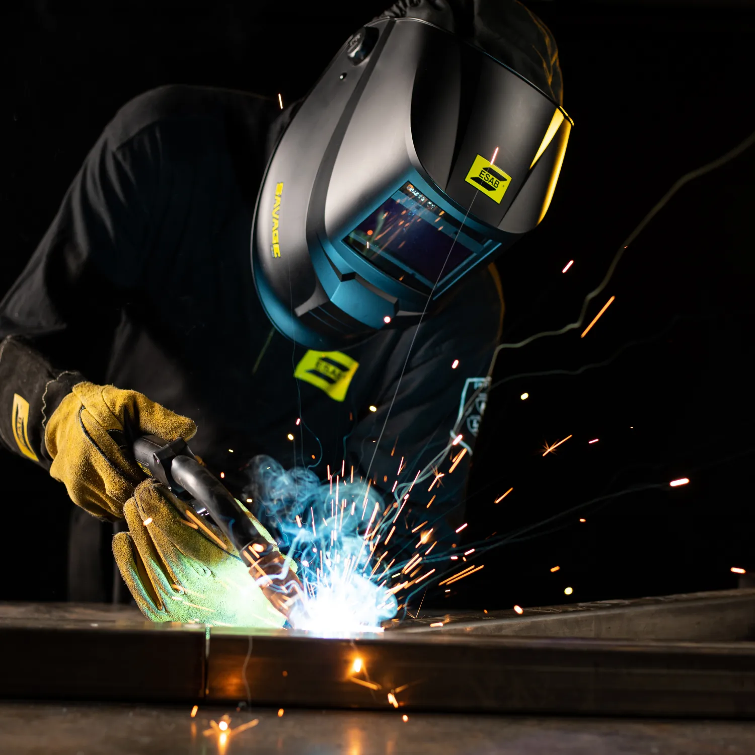 ESAB 0700002400 Savage A40 Welding Helmet w/ PAPR