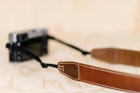 Lucky Straps Simple 40 Leather Camera Strap - Natural Brown with White Stitching