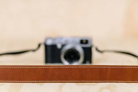 Lucky Straps Simple 40 Leather Camera Strap - Natural Brown with White Stitching