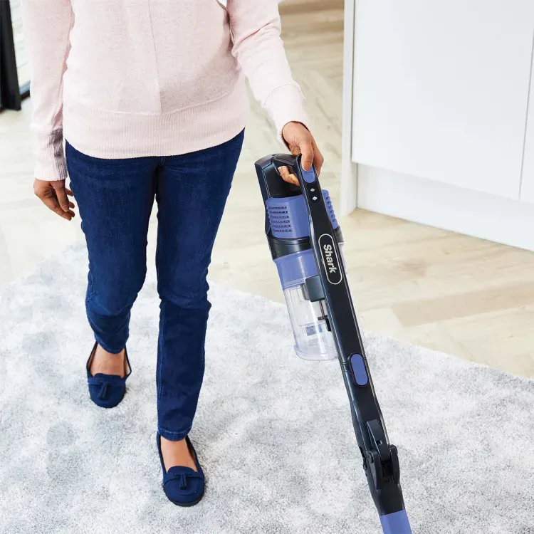 Shark 0.7L Anti Hair Wrap Cordless Vacuum Cleaner - Blue & Black | IZ202UK